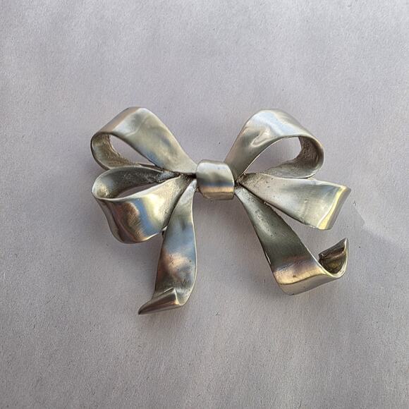 Vintage Large Bow Pin Brooch Designer Signed LES BERNARD Ribbon Silver Tone - Picture 3 of 9